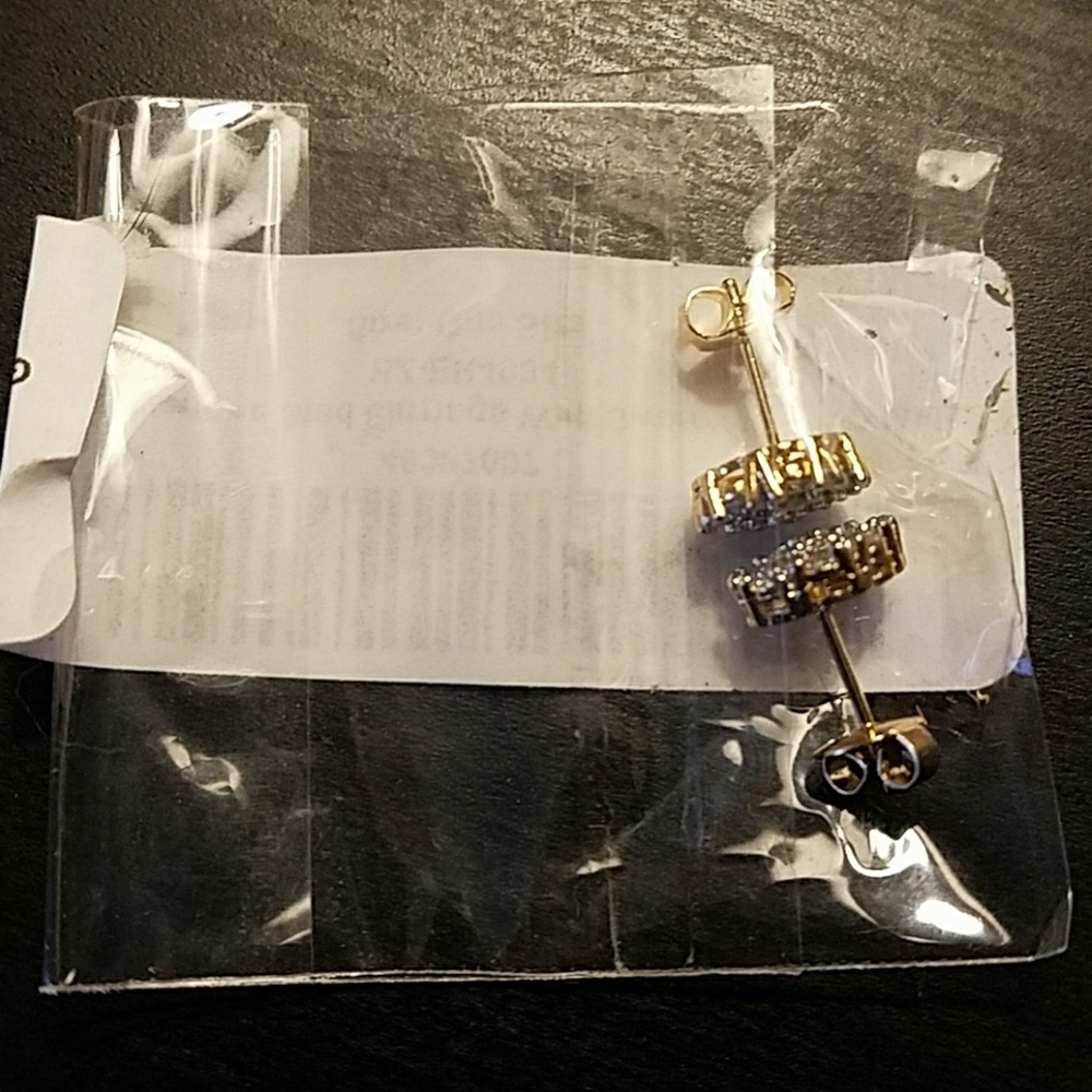 Stud Earrings w/ Swarovski Crystals - Picture 7 of 8